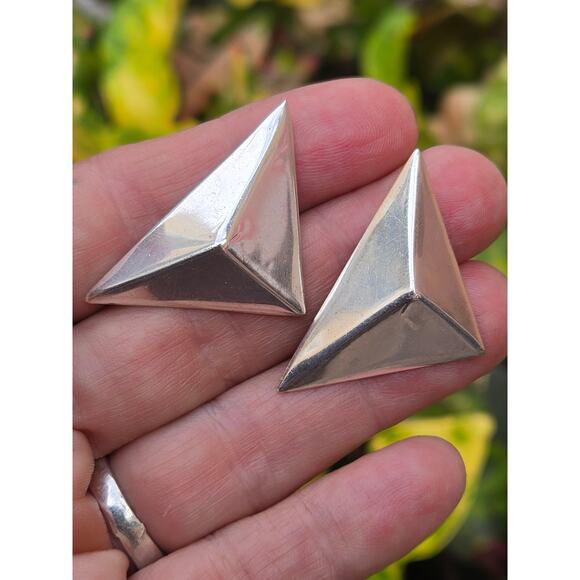 Vintage Modernist Sterling Silver Pyramid Geometrical Triangle Stud Earrings - Picture 2 of 8